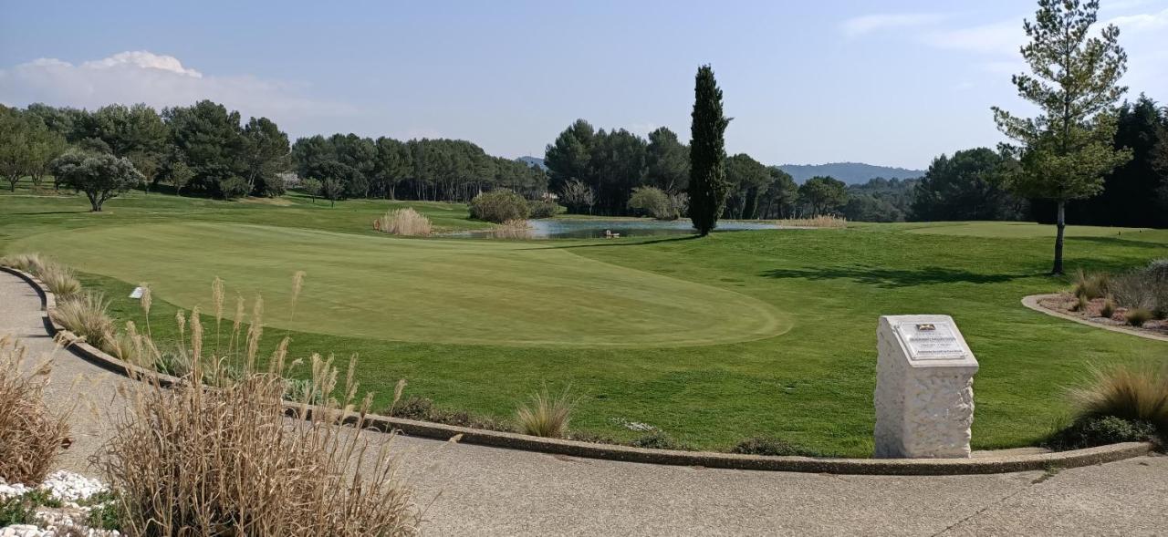 Charmant T2 Climatise Avec Belle Vue , Golf De Pont-Royal มัลล์มอร์ ภายนอก รูปภาพ